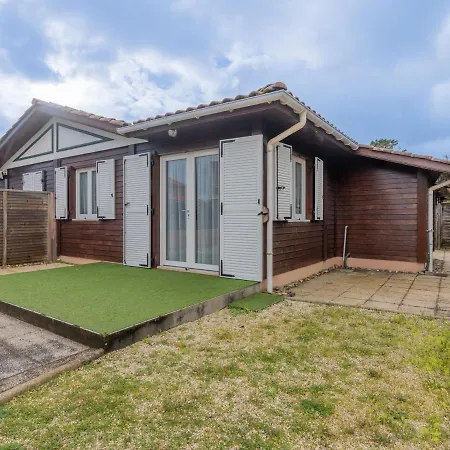 Holiday home Maison T3 Pour 4 Personnes A 400m De La Et Du Centre, Avec Terrasse Et Parking. - Fr-1-521-210